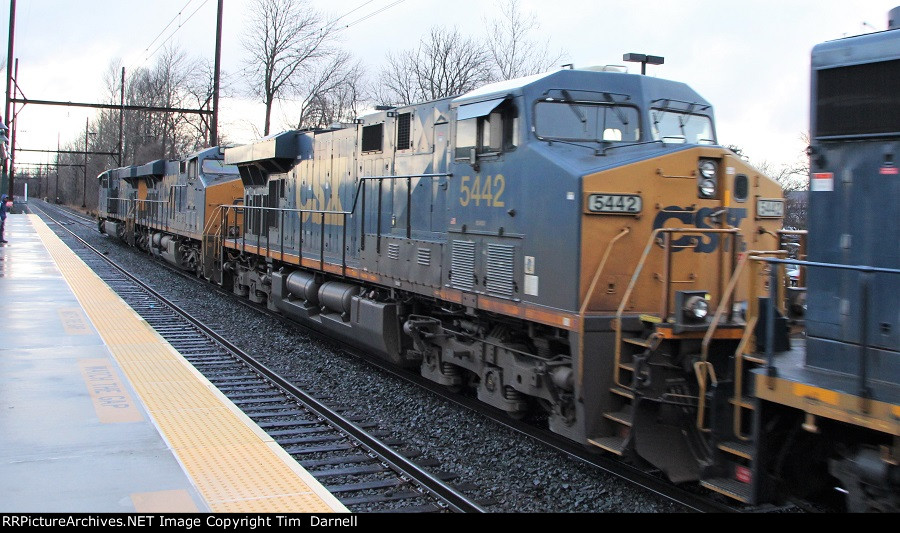 CSX 5442 3rd on Q438